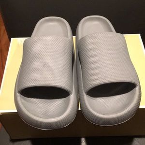 Rubber cloud shoes size 40/41